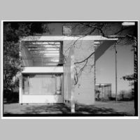 Gropius House, Lincoln, Massachusetts, photo HABS, Wikipedia.jpg